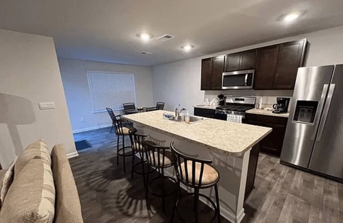 Magnolia House | Spacious Elegance