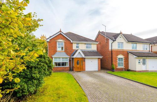 Ellenbrook House | Spacious & Elegant 5 Bed Detached in Worsley, Manchester- The Green