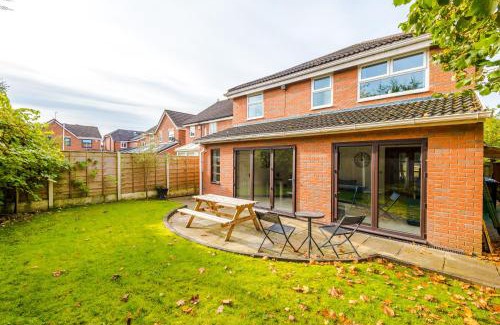 Ellenbrook House | Spacious & Elegant 5 Bed Detached in Worsley, Manchester- The Green