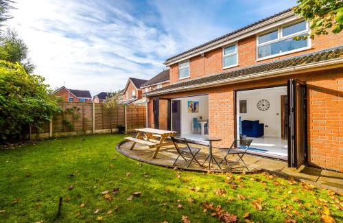 Ellenbrook House | Spacious & Elegant 5 Bed Detached in Worsley, Manchester- The Green
