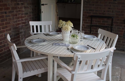 Westcott Apartment | Spacious, elegant flat with lovely views, conveniently placed in a beautiful are