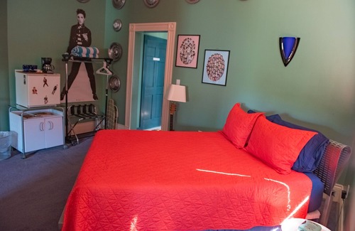 Bywater Bed & Breakfast | Spacious Elvis Suite at The Lookout Inn in the colorful Bywater neighborhood!n