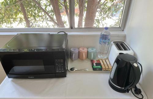 Fairview Heights House | Spacious Escape in Fairview, Free WiFi, Coffee ,Tea and Parking ,Private Bathroom near Albany Mall and highway