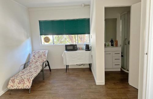 Fairview Heights House | Spacious Escape in Fairview, Free WiFi, Coffee ,Tea and Parking ,Private Bathroom near Albany Mall and highway