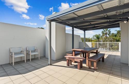 Torquay Apartment | Spacious Esplanade Apartment with Rooftop Access