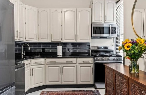 Shaw Apartment | Spacious Exclusive DC Logan Circle Townhouse