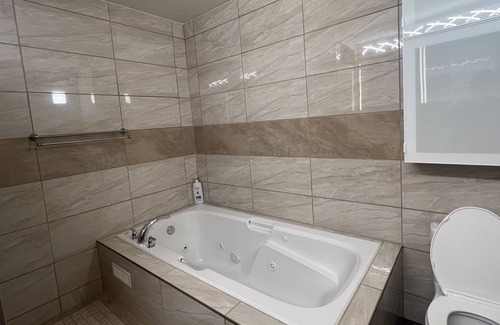 Northwest Edmonton House | Spacious Executive Home 4BR 3BA Fully Equipped