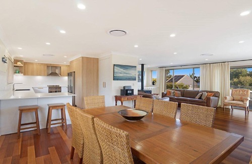 Killcare Heights House | 'Spacious Family Retreat' by Accom Holidays