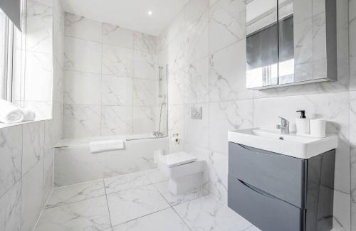 Coulsdon West Apartment | Spacious Family Apartment