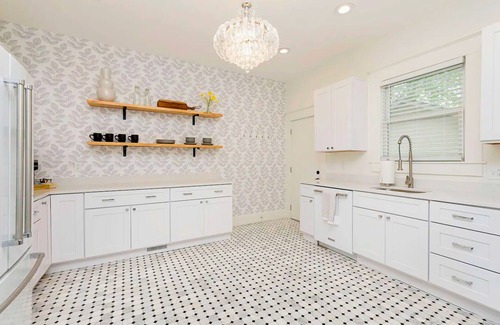 Herron Morton House | Spacious Family-Friendly Downtown Oasis ~ Hot Tub!