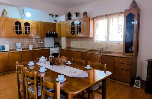 Ksamil Apartment | Spacious family-friendly three-bedroom apartment