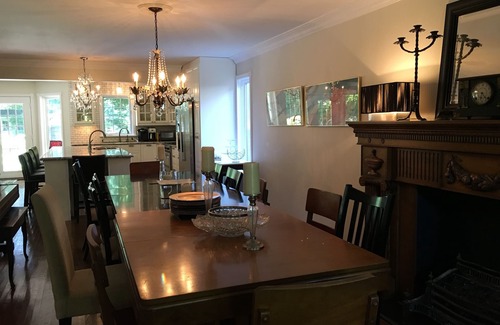 Fallingbrook House | Spacious/Family Friendly! Lake View! close to Beach & Downtown 5-night min avail