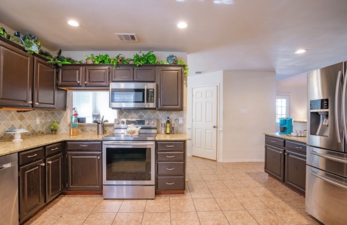 Allen House | Spacious, Family Friendly Home in Allen
