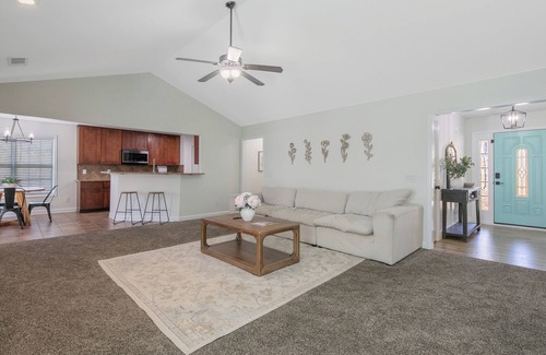 Olivia House | Spacious Family Gem in Sanford with playground and WiFi. Enjoy your stay!