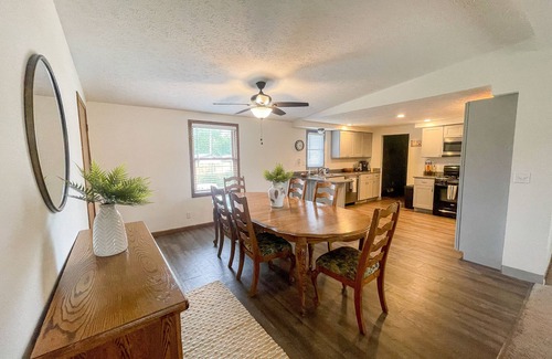 Huron House | Spacious Family Getaway Cottage