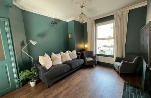 Dublin House | Spacious Family Haven On Edge of City Centre