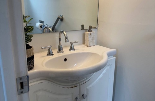 Brampton House | Spacious Family Home in the Heart of Peel Village