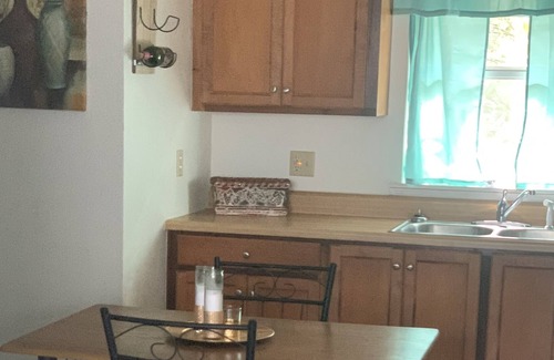 Laurel House | Spacious family home close to food, fun, and historic venues!