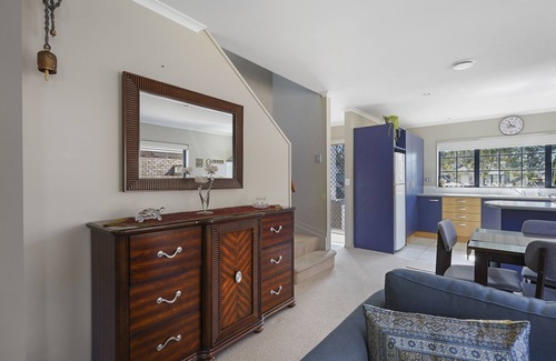 Henderson Apartment | Spacious Family Home -Fully Fenced Yard