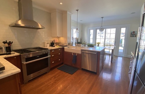 Evanston House | Spacious family home near Northwestern U, Lake Michigan