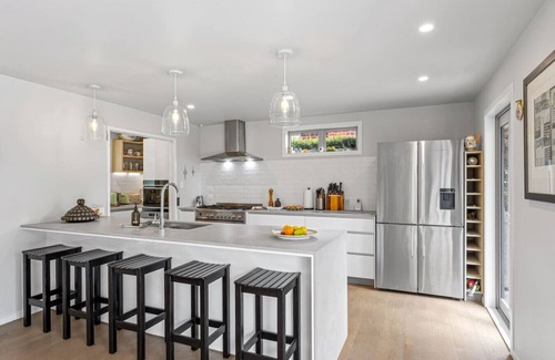 Auckland House | Spacious family home in Meadowbank