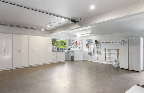 Auckland House | Spacious family home in Meadowbank