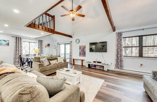 Riverside Estates House | Spacious Family Home with 2 Decks in Pocono Lake!