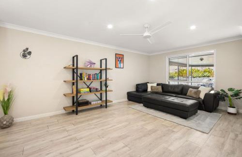 Mudgeeraba House | Spacious Family Home Wifi and Salt Pool
