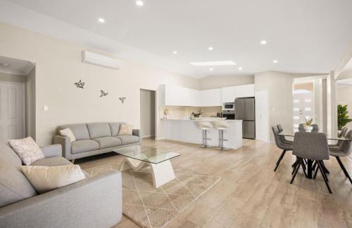 Mudgeeraba House | Spacious Family Home Wifi and Salt Pool