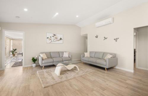 Mudgeeraba House | Spacious Family Home Wifi and Salt Pool