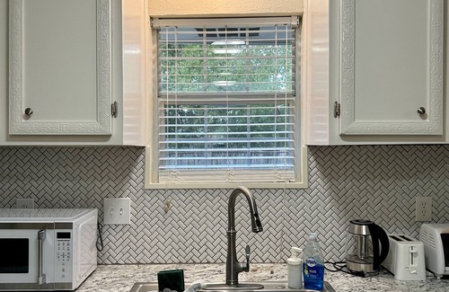 Clodine House | Spacious Family House 4BR. Close to many restaurants & markets!