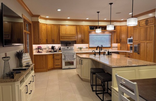 Waterloo House | Spacious Family Retreat in Waterloo with Pool & Theater