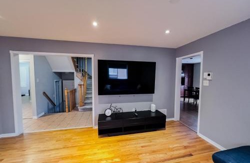 Brampton Villa | Spacious Family Retreat