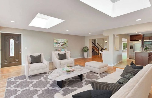 Edgebrook House | Spacious family size home with indoor pool