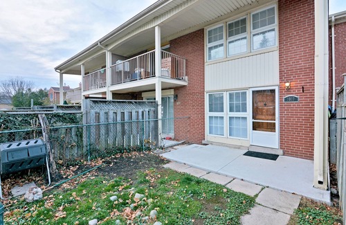 London House | Spacious Family Sized Townhouse with Fireplace, Patio , Parking