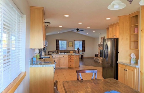 Heber House | Spacious Family Vacay w/views+Hot Tub=Core Memory