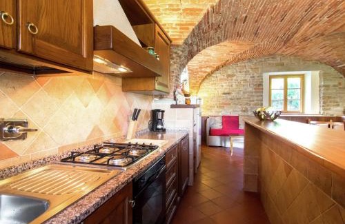 Arezzo House | Spacious farmhouse with pool