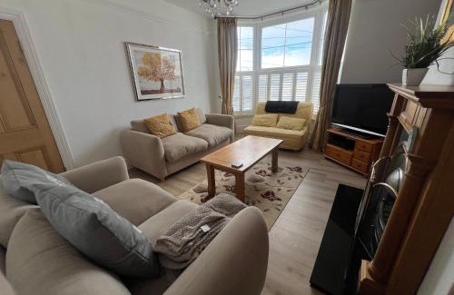 Babbacombe Apartment | Spacious first floor family flat, Sea view