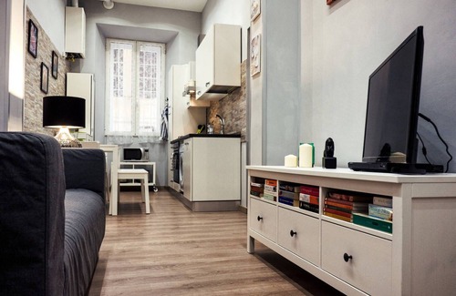 Rione XVIII Castro Pretorio House | Spacious flat up to 6 guests/Termini Station - lift - wifi - 3 beds - 2 baths