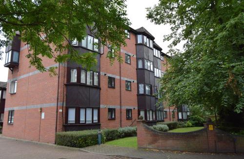 Fairfield Apartment | Spacious flat with free parking in Croydon