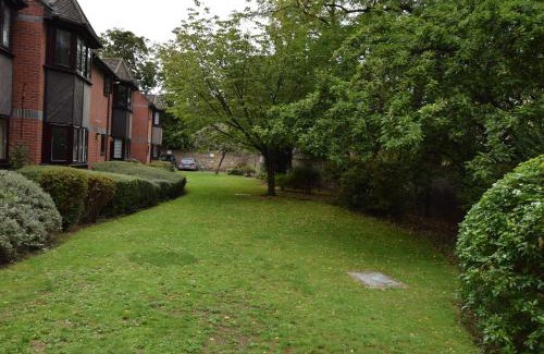 Fairfield Apartment | Spacious flat with free parking in Croydon