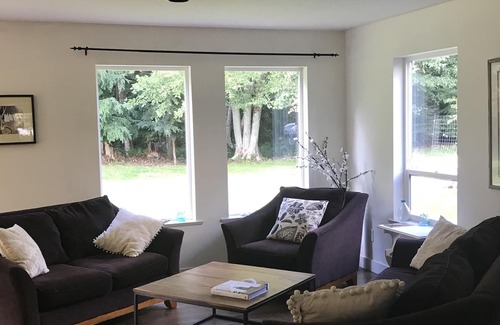 Gibsons House | Spacious forest home in Gibsons, minutes to beach