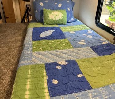 River Ranch Other | Spacious Four room glamping Rv with Tiki bar including golf cart