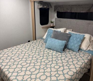 River Ranch Other | Spacious Four room glamping Rv with Tiki bar including golf cart