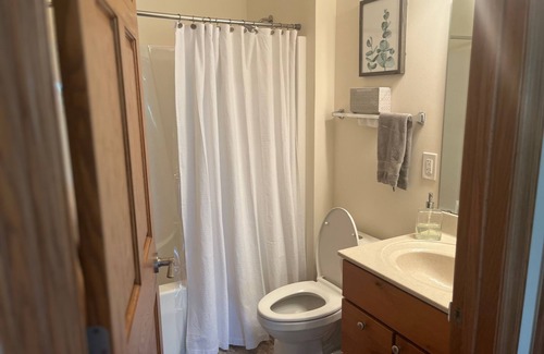 Gimli House | Spacious four-season waterfront , 3-bedroom. Relax, ice fishing, snowmobiling