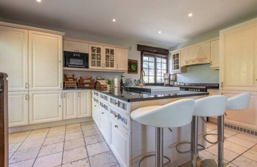 Menthon-Saint-Bernard House | Spacious Lake Annecy Villa - Delightful in Summer or Winter