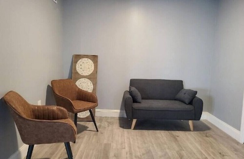 Carbondale Apartment | Spacious Free Wi-Fi Quiet TVsn