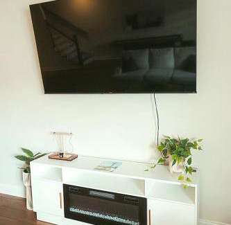 Loudon Apartment | Spacious Freshly Renovated Townhome - City Side
