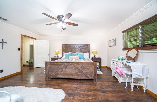 Gilmer Cabin | Spacious Full-Size Home with great East Texas views.