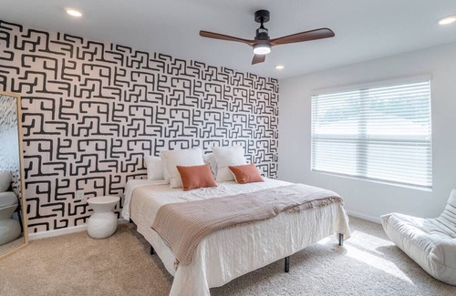 Foley House | Spacious Fun Cozy Cottage in Foley - 10 Mins to OWA!